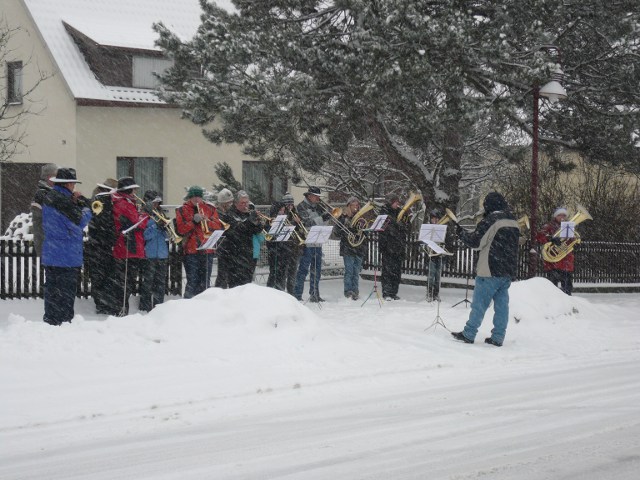 Posaunenchor bei Schnee